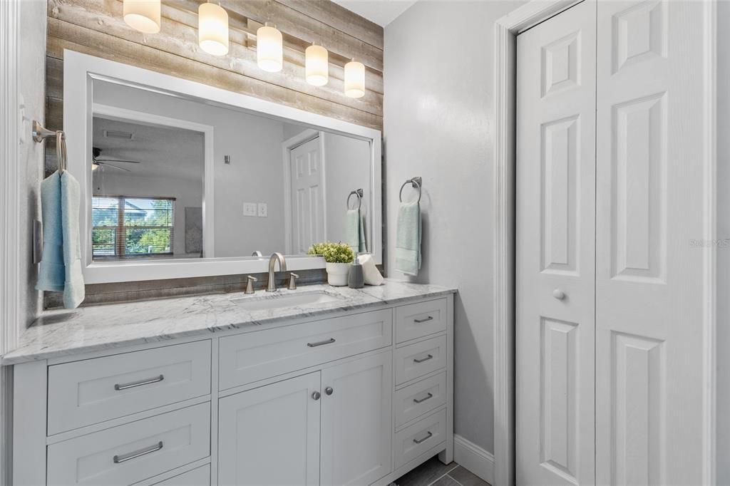 Под контрактом: $384,900 (3 спален, 2 ванн, 1471 Квадратных фут)