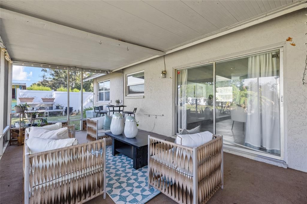 Под контрактом: $384,900 (3 спален, 2 ванн, 1471 Квадратных фут)