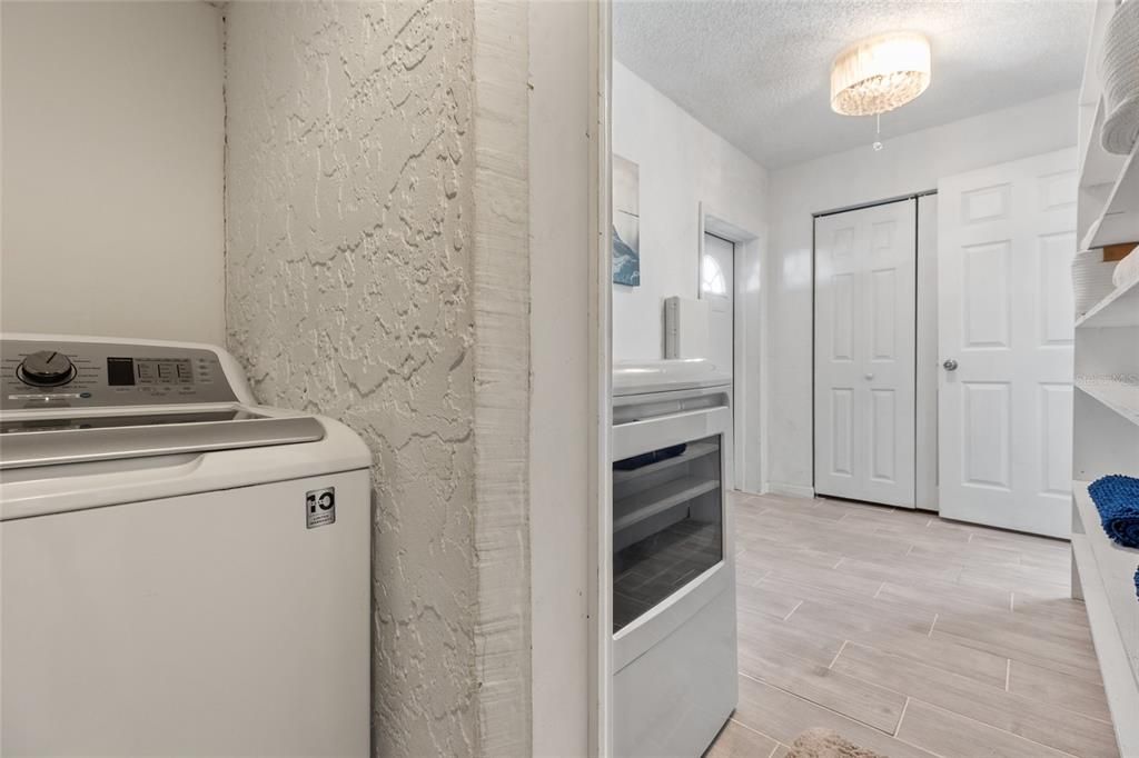 Под контрактом: $384,900 (3 спален, 2 ванн, 1471 Квадратных фут)