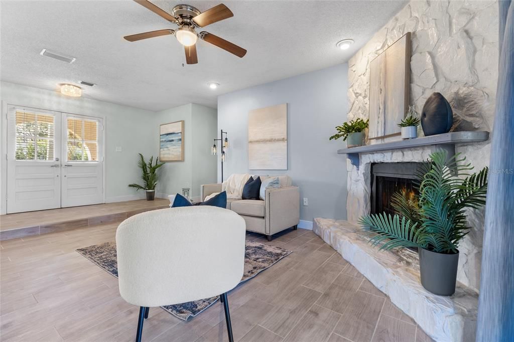 Под контрактом: $384,900 (3 спален, 2 ванн, 1471 Квадратных фут)