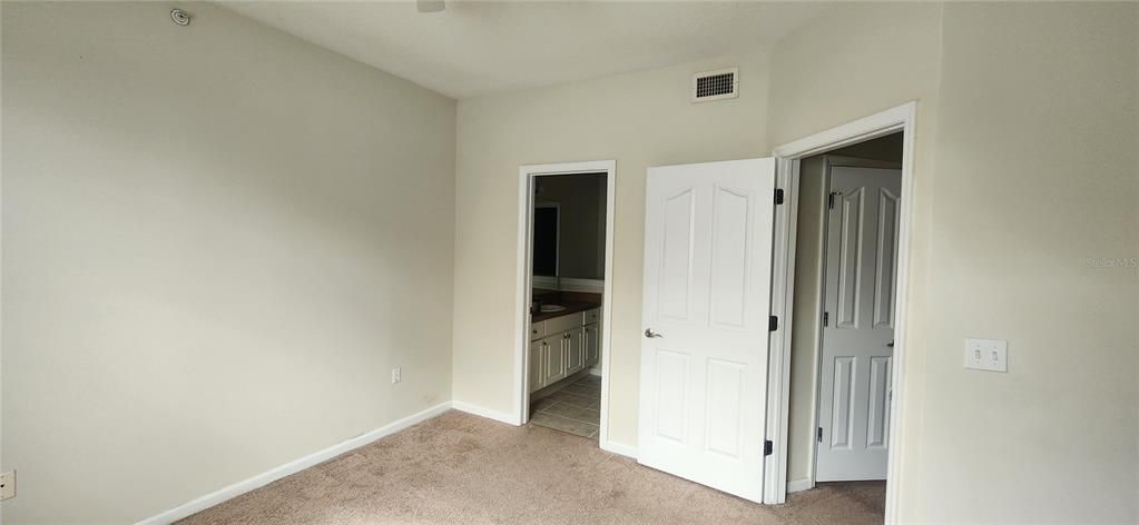 На продажу: $339,900 (2 спален, 2 ванн, 1175 Квадратных фут)