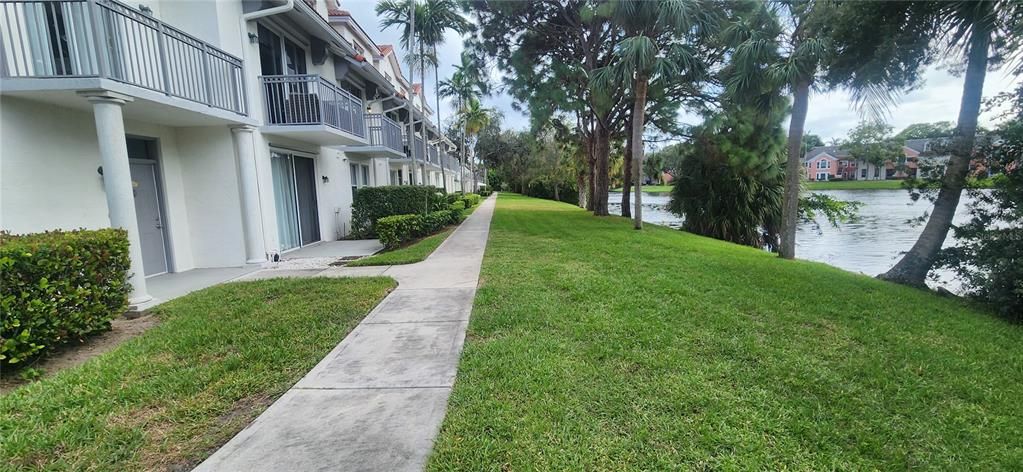 На продажу: $339,900 (2 спален, 2 ванн, 1175 Квадратных фут)