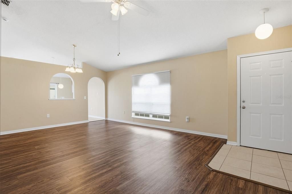 Active With Contract: $284,900 (3 beds, 2 baths, 1303 Square Feet)