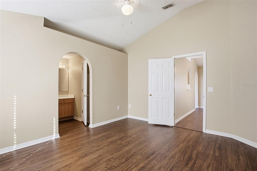 Active With Contract: $284,900 (3 beds, 2 baths, 1303 Square Feet)