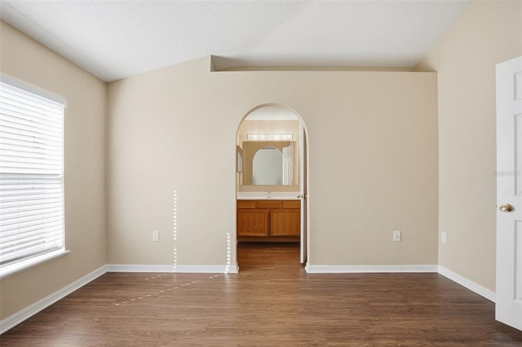 Active With Contract: $284,900 (3 beds, 2 baths, 1303 Square Feet)