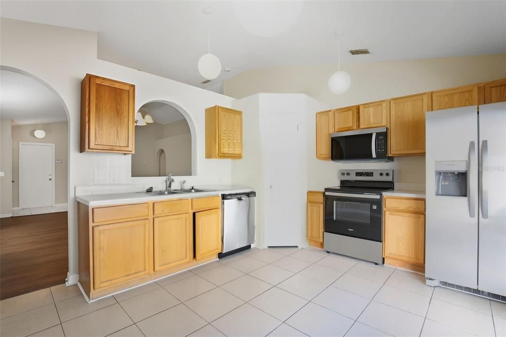 Active With Contract: $284,900 (3 beds, 2 baths, 1303 Square Feet)