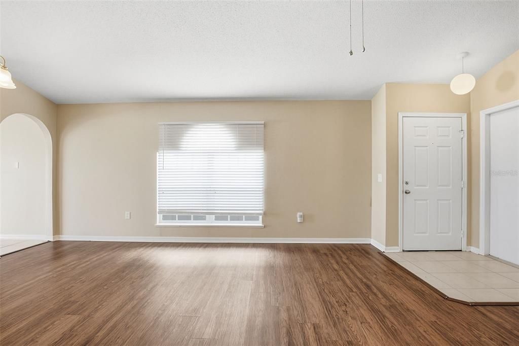 Active With Contract: $284,900 (3 beds, 2 baths, 1303 Square Feet)