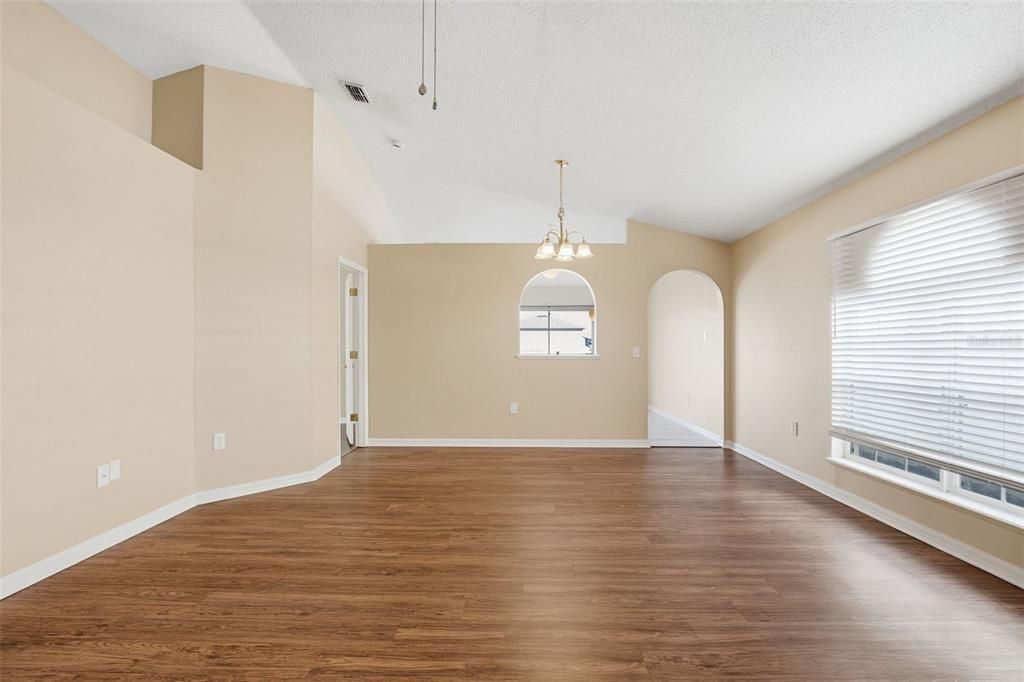 Active With Contract: $284,900 (3 beds, 2 baths, 1303 Square Feet)