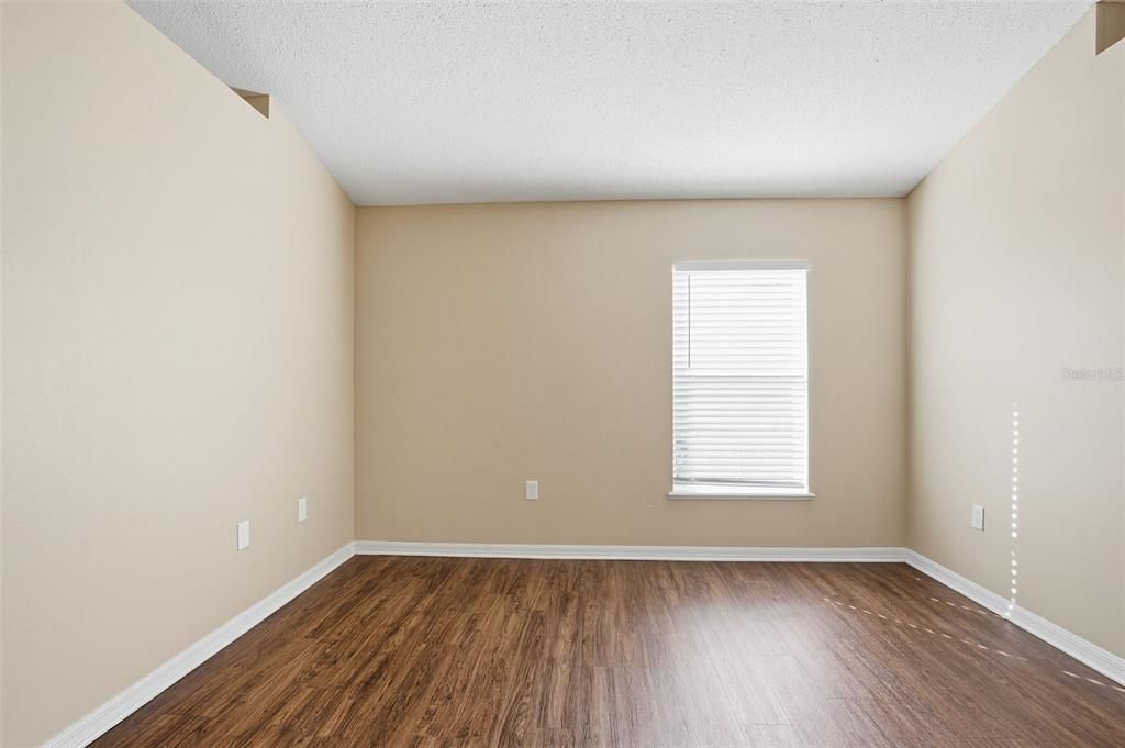 Active With Contract: $284,900 (3 beds, 2 baths, 1303 Square Feet)