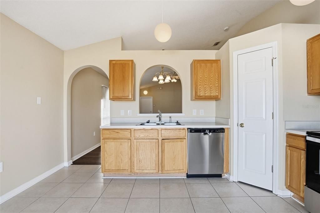Active With Contract: $284,900 (3 beds, 2 baths, 1303 Square Feet)