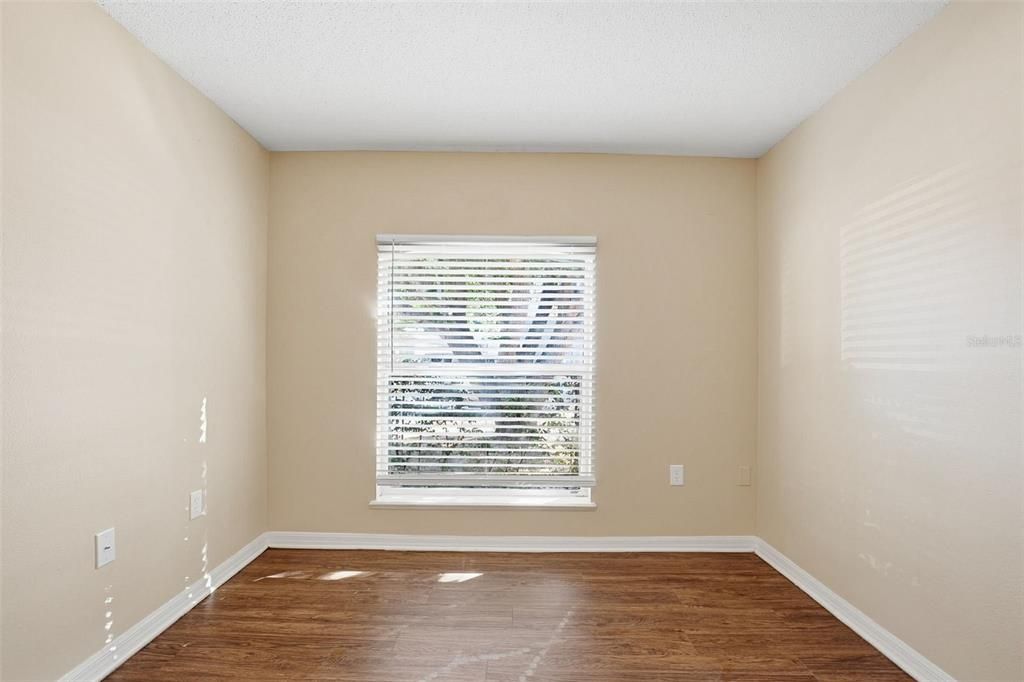 Active With Contract: $284,900 (3 beds, 2 baths, 1303 Square Feet)