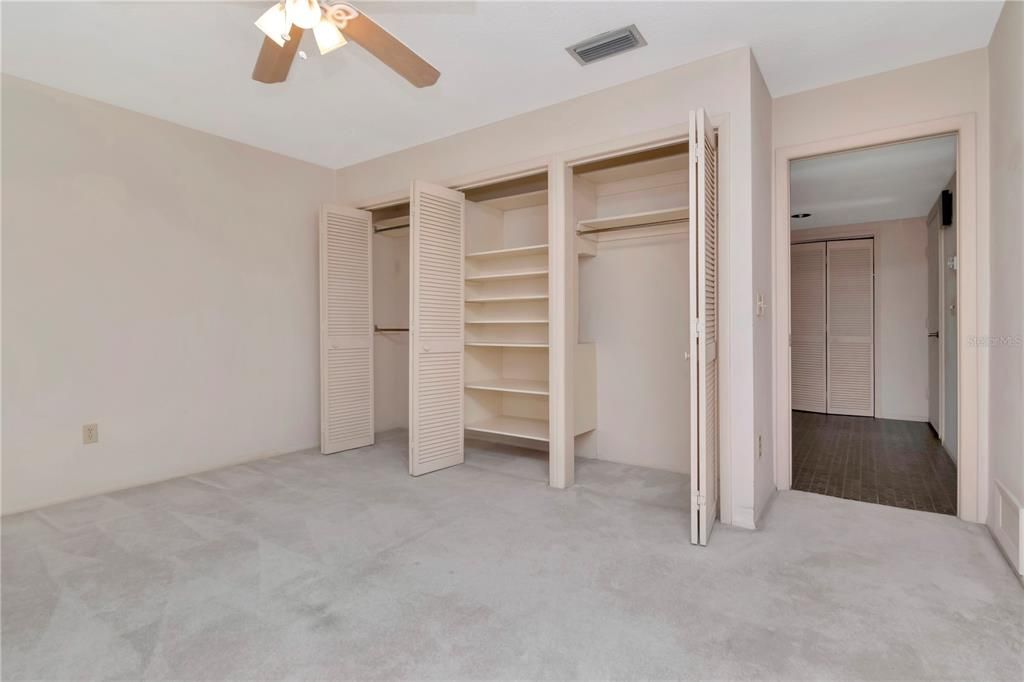 Activo con contrato: $288,000 (2 camas, 2 baños, 2153 Pies cuadrados)