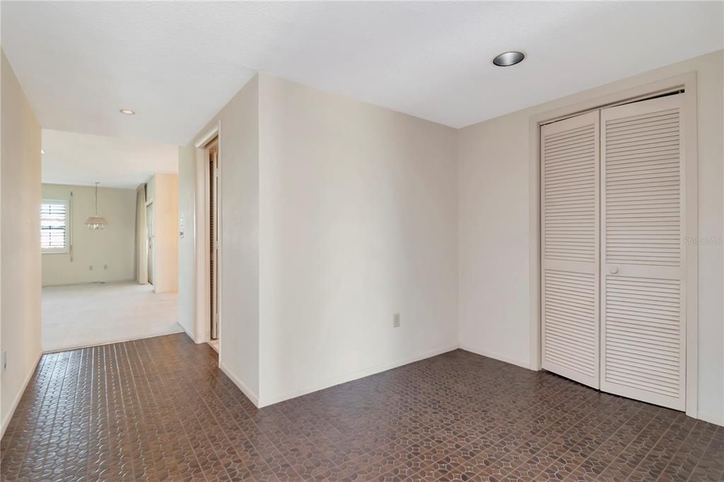 Activo con contrato: $288,000 (2 camas, 2 baños, 2153 Pies cuadrados)