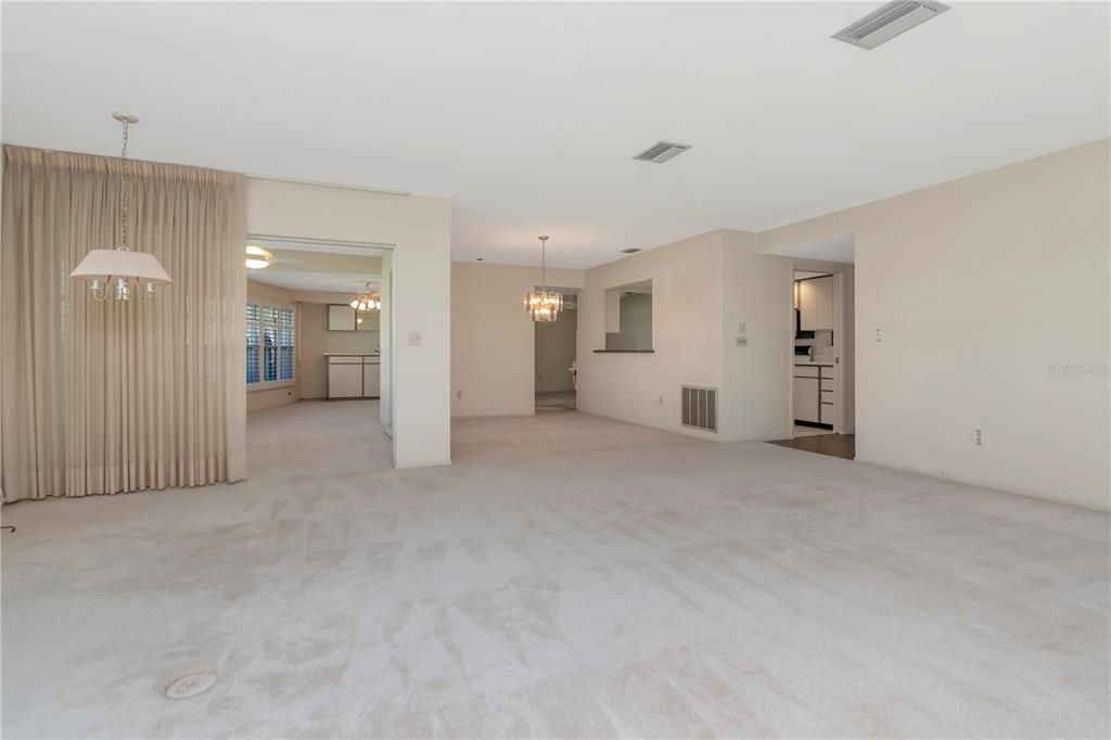 Activo con contrato: $288,000 (2 camas, 2 baños, 2153 Pies cuadrados)