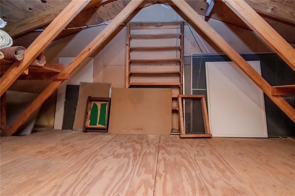 Activo con contrato: $288,000 (2 camas, 2 baños, 2153 Pies cuadrados)