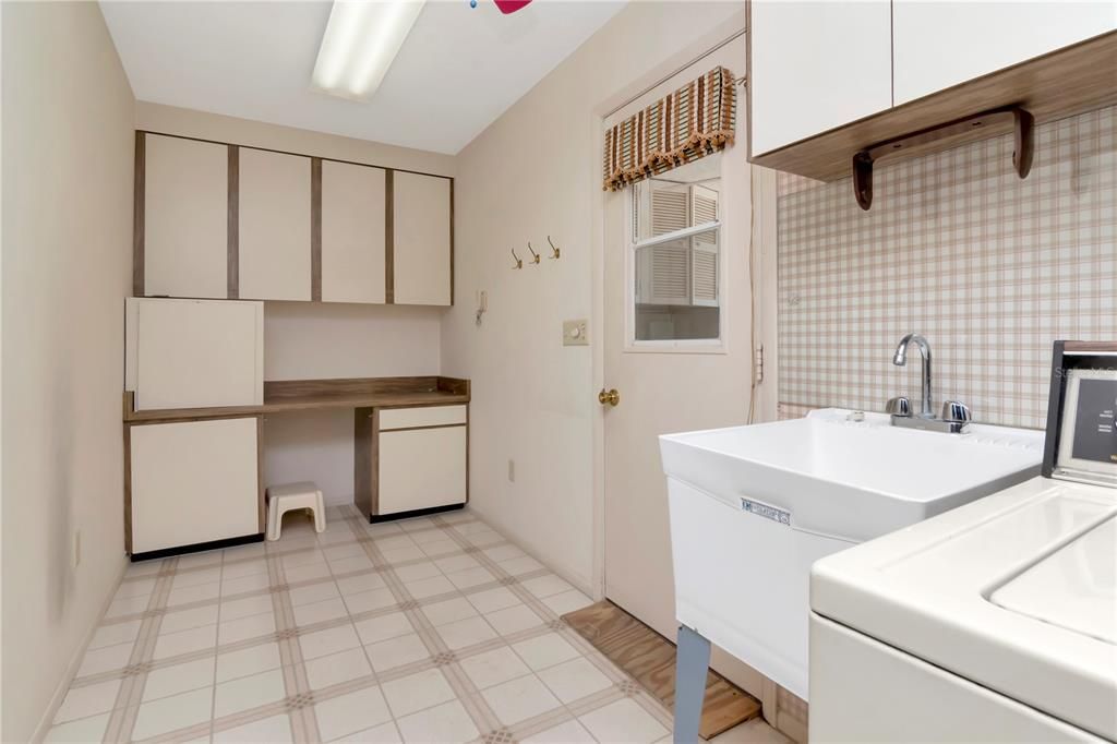 Activo con contrato: $288,000 (2 camas, 2 baños, 2153 Pies cuadrados)