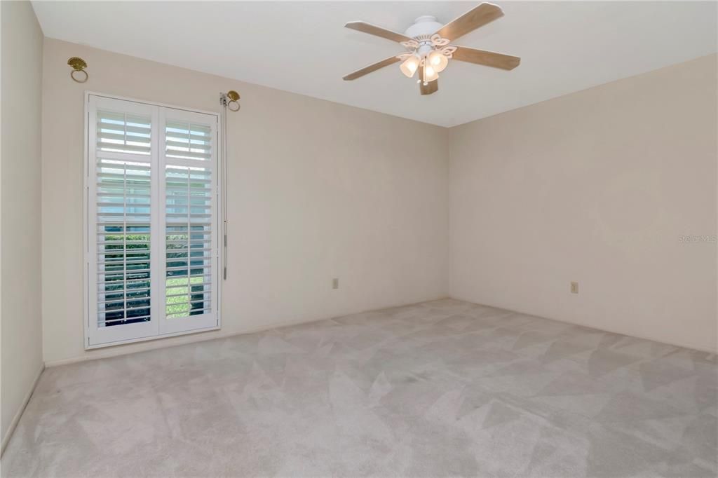 Activo con contrato: $288,000 (2 camas, 2 baños, 2153 Pies cuadrados)