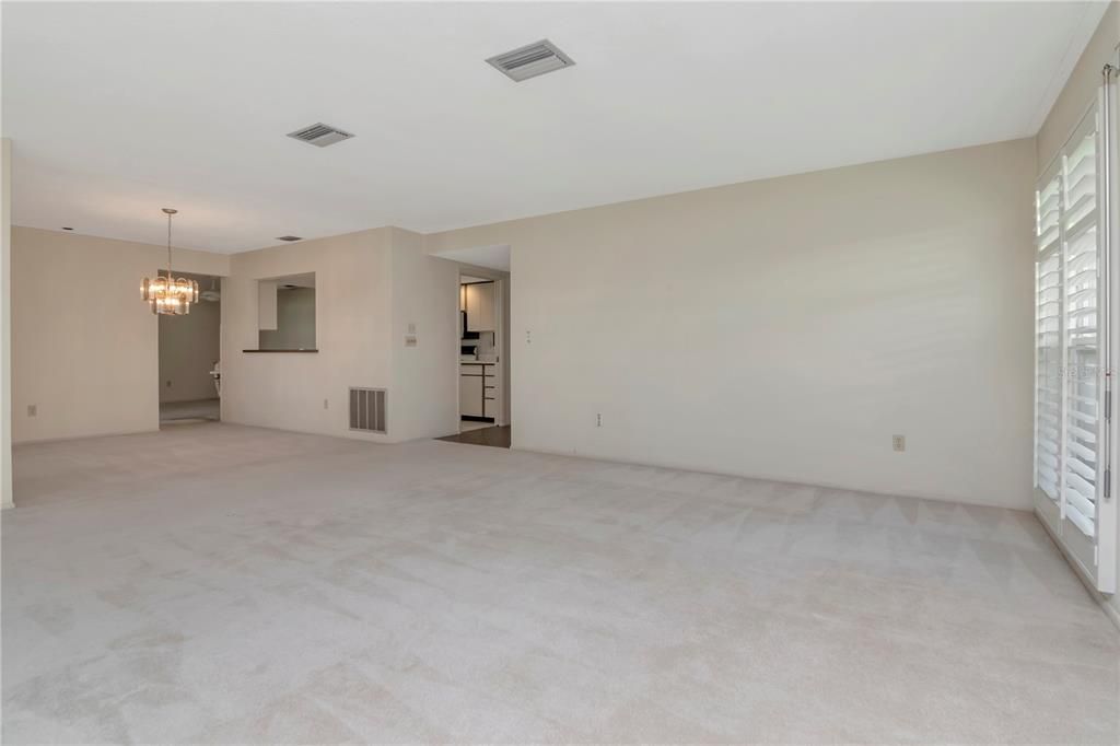 Activo con contrato: $288,000 (2 camas, 2 baños, 2153 Pies cuadrados)