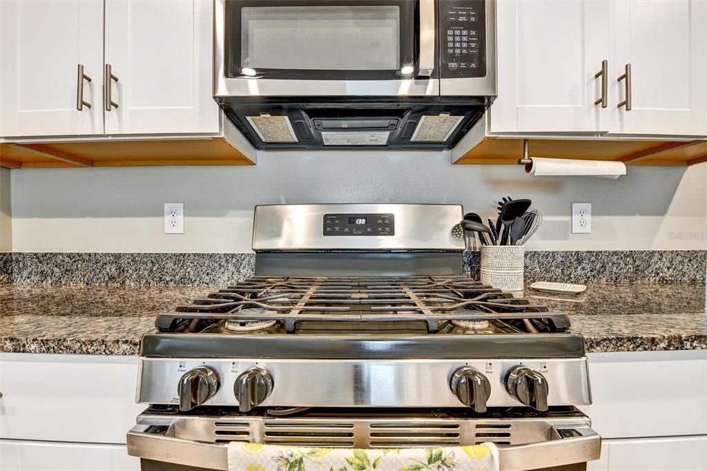 For Sale: $330,000 (4 beds, 2 baths, 1841 Square Feet)