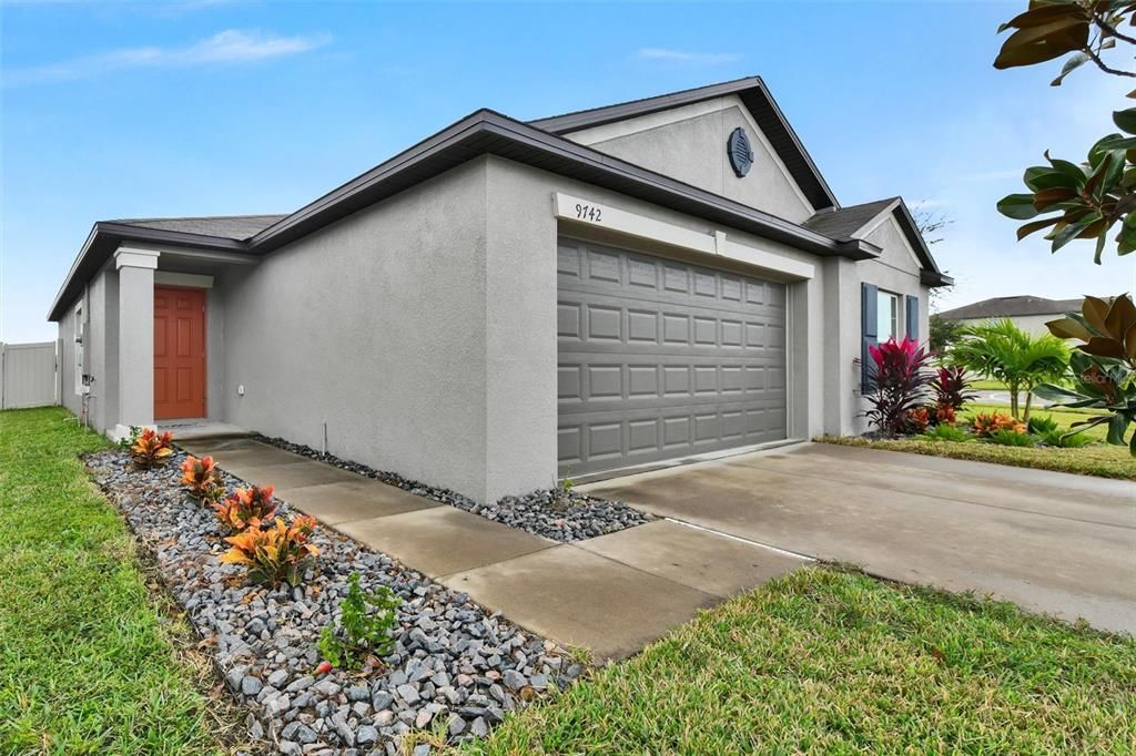 For Sale: $330,000 (4 beds, 2 baths, 1841 Square Feet)