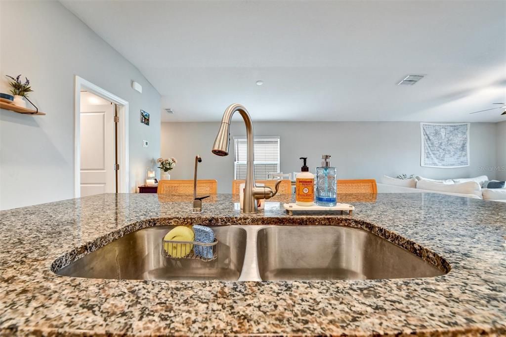 For Sale: $330,000 (4 beds, 2 baths, 1841 Square Feet)