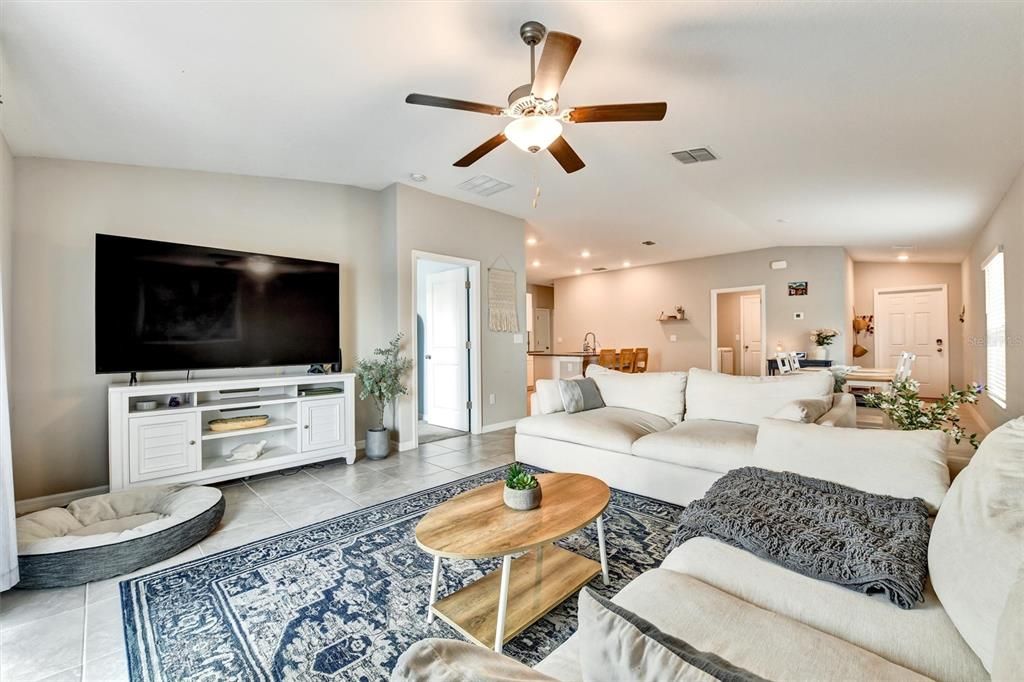 For Sale: $330,000 (4 beds, 2 baths, 1841 Square Feet)