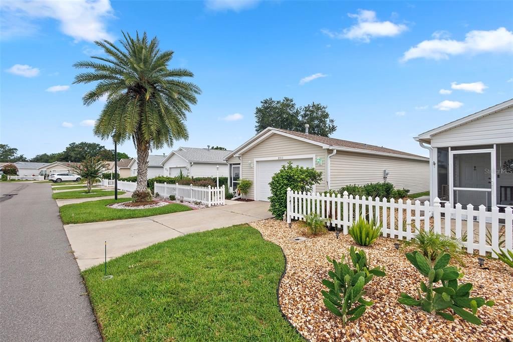 Active With Contract: $275,000 (2 beds, 2 baths, 1156 Square Feet)