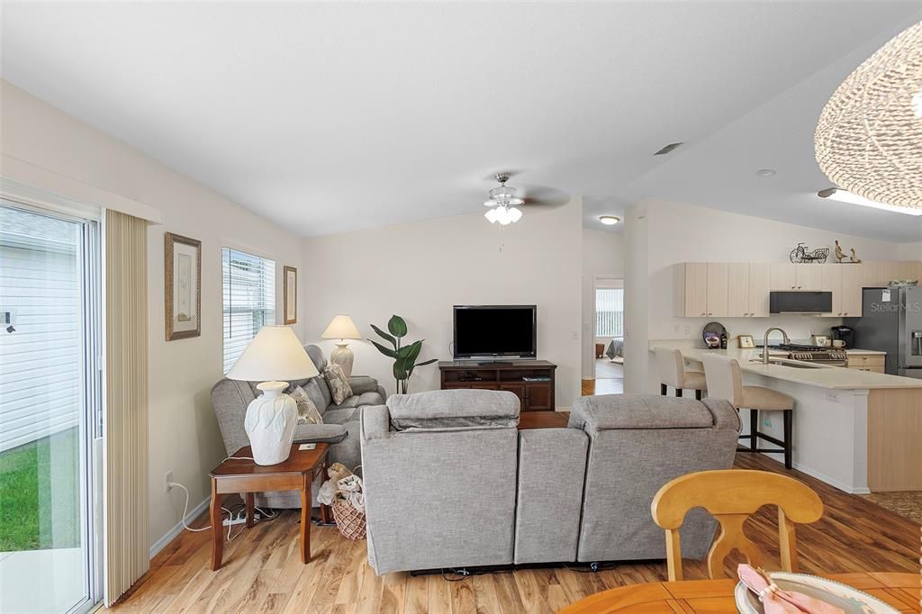 Active With Contract: $275,000 (2 beds, 2 baths, 1156 Square Feet)