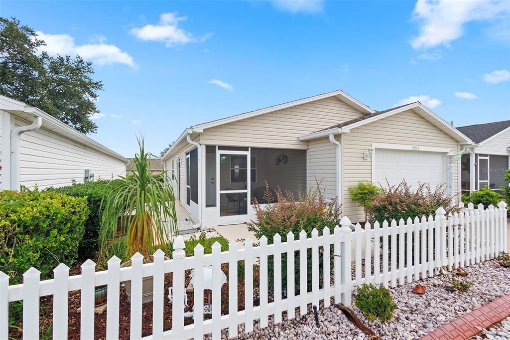 Active With Contract: $275,000 (2 beds, 2 baths, 1156 Square Feet)