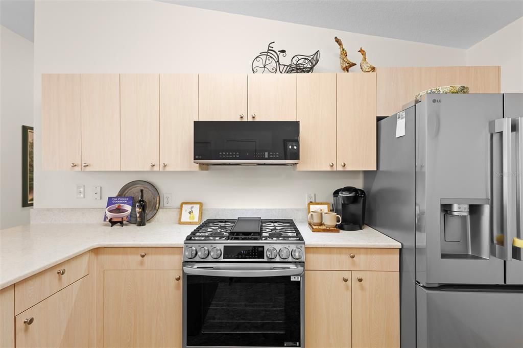 Active With Contract: $275,000 (2 beds, 2 baths, 1156 Square Feet)