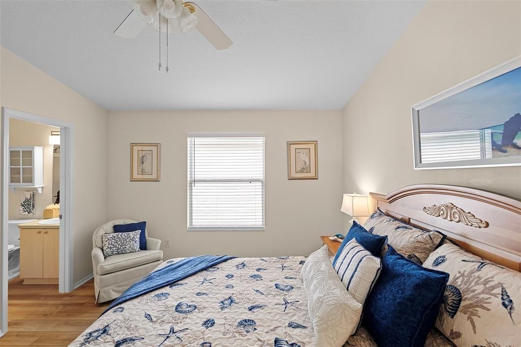 Active With Contract: $275,000 (2 beds, 2 baths, 1156 Square Feet)