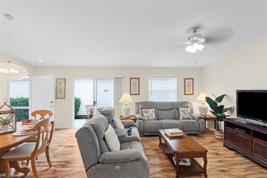 Active With Contract: $275,000 (2 beds, 2 baths, 1156 Square Feet)