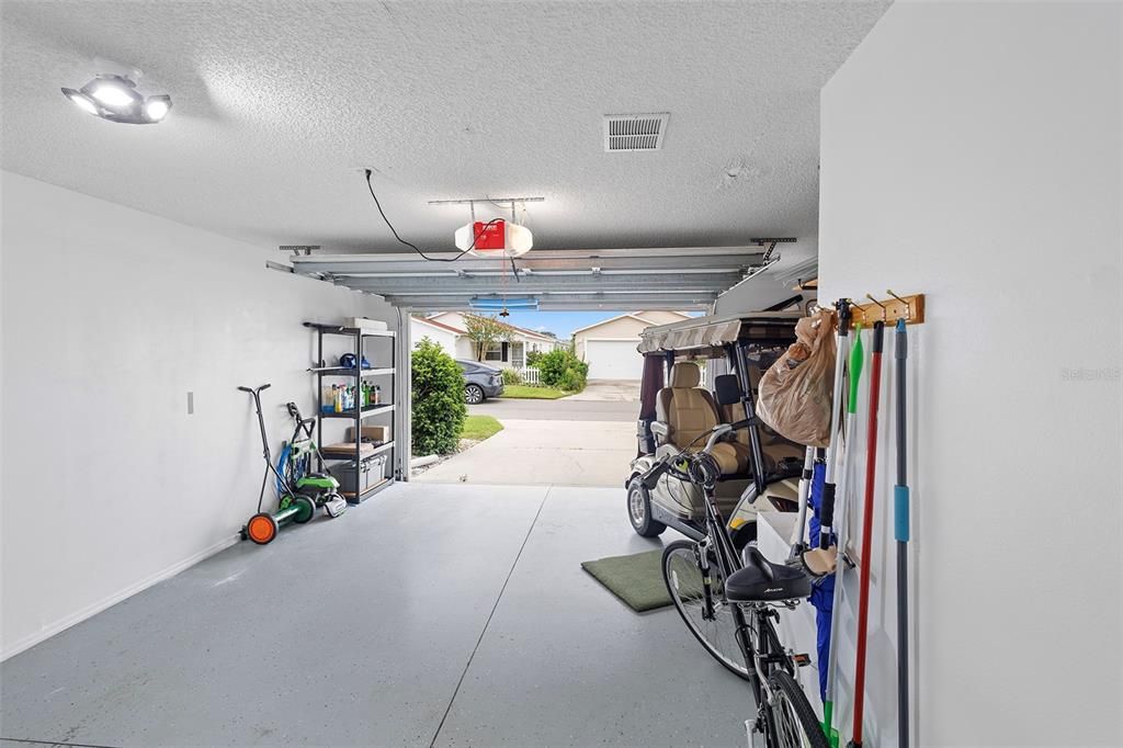 Active With Contract: $275,000 (2 beds, 2 baths, 1156 Square Feet)