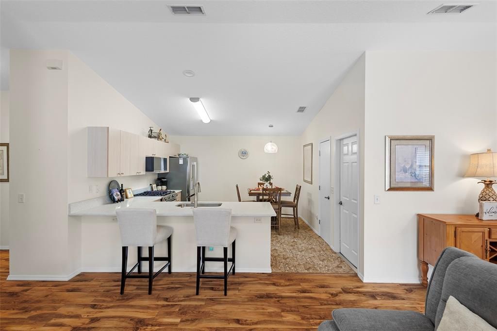 Active With Contract: $275,000 (2 beds, 2 baths, 1156 Square Feet)