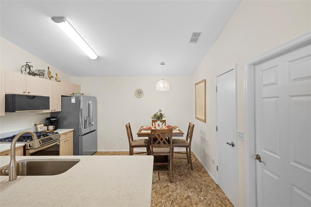 Active With Contract: $275,000 (2 beds, 2 baths, 1156 Square Feet)