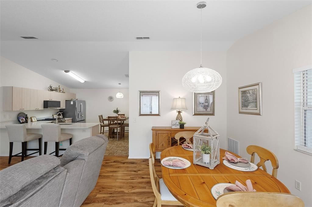 Active With Contract: $275,000 (2 beds, 2 baths, 1156 Square Feet)