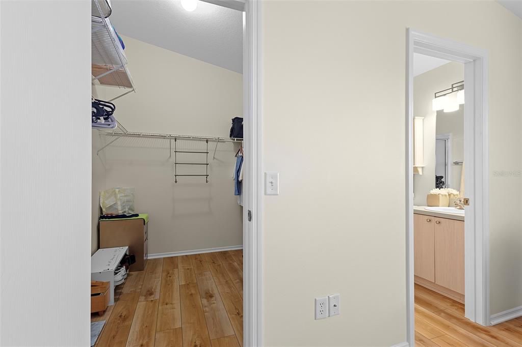 Active With Contract: $275,000 (2 beds, 2 baths, 1156 Square Feet)