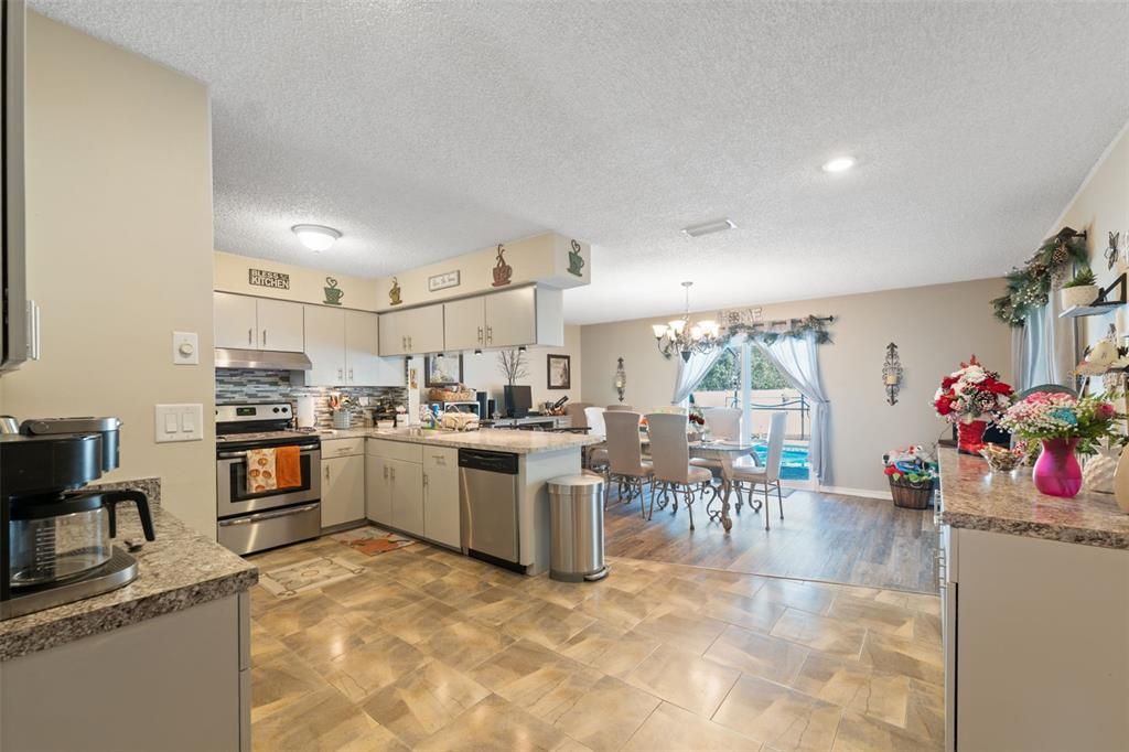 En Venta: $330,000 (3 camas, 2 baños, 1404 Pies cuadrados)