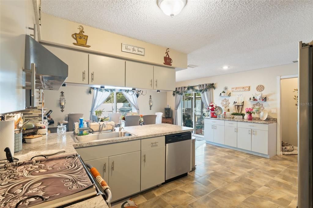 En Venta: $330,000 (3 camas, 2 baños, 1404 Pies cuadrados)