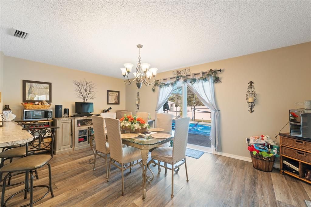 En Venta: $330,000 (3 camas, 2 baños, 1404 Pies cuadrados)