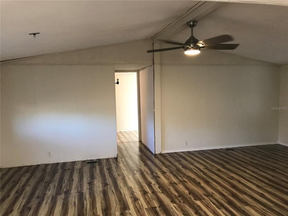 For Sale: $128,000 (2 beds, 2 baths, 1104 Square Feet)