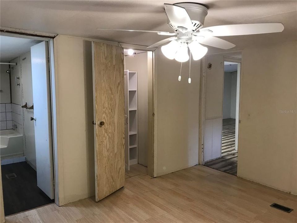 For Sale: $128,000 (2 beds, 2 baths, 1104 Square Feet)