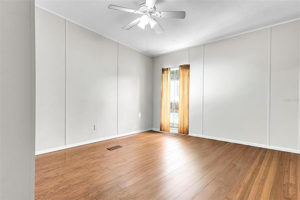 На продажу: $230,000 (4 спален, 2 ванн, 1782 Квадратных фут)