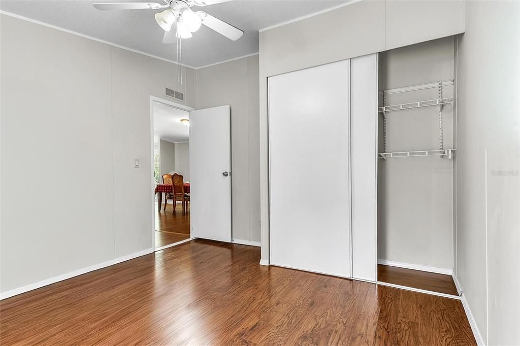 На продажу: $230,000 (4 спален, 2 ванн, 1782 Квадратных фут)