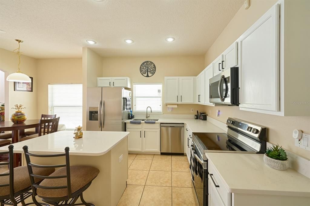 На продажу: $399,000 (4 спален, 2 ванн, 1955 Квадратных фут)