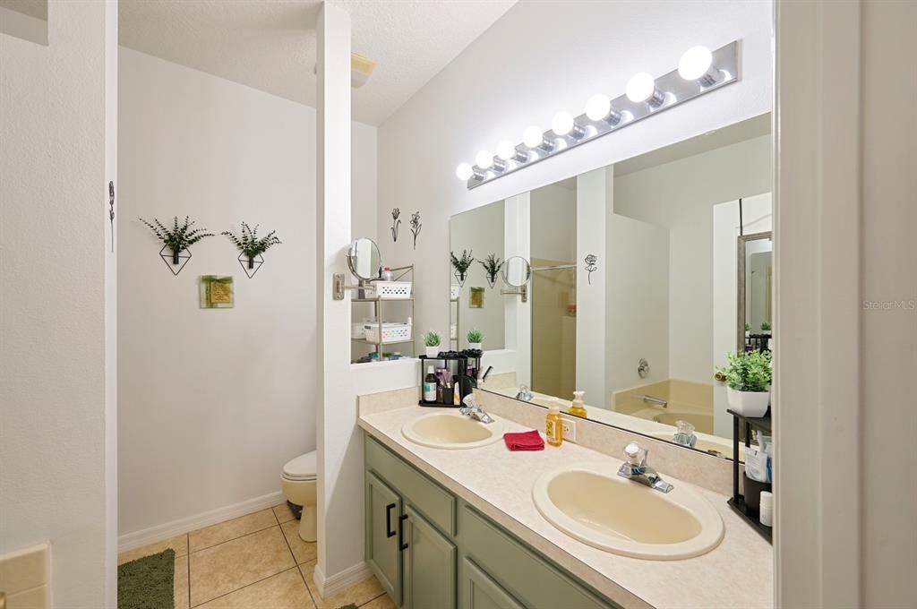 На продажу: $399,000 (4 спален, 2 ванн, 1955 Квадратных фут)