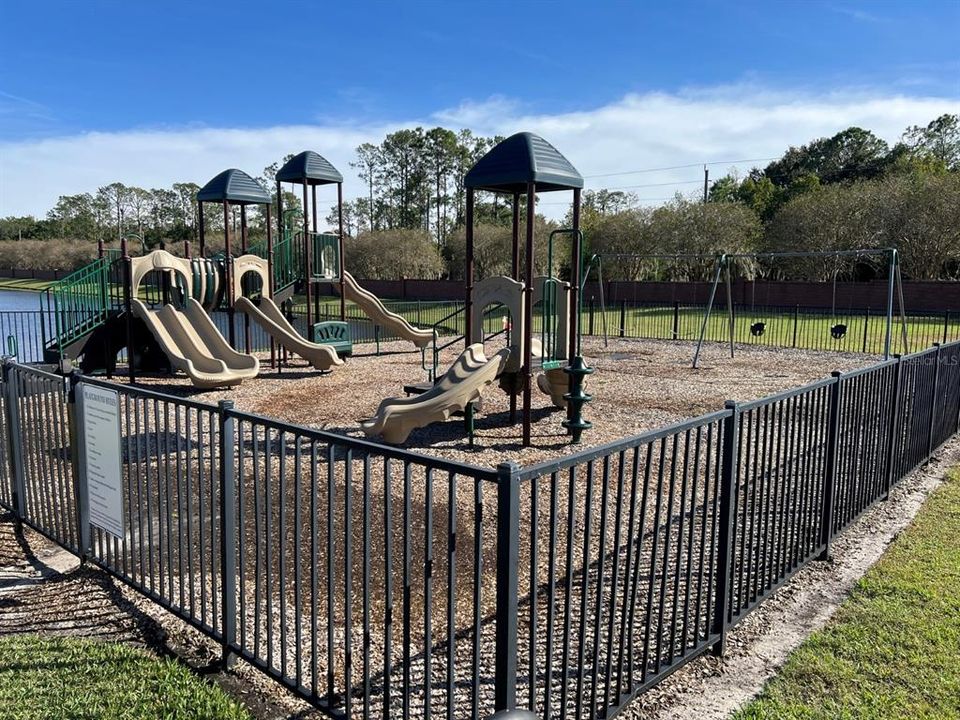 На продажу: $399,000 (4 спален, 2 ванн, 1955 Квадратных фут)