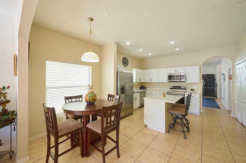 На продажу: $399,000 (4 спален, 2 ванн, 1955 Квадратных фут)