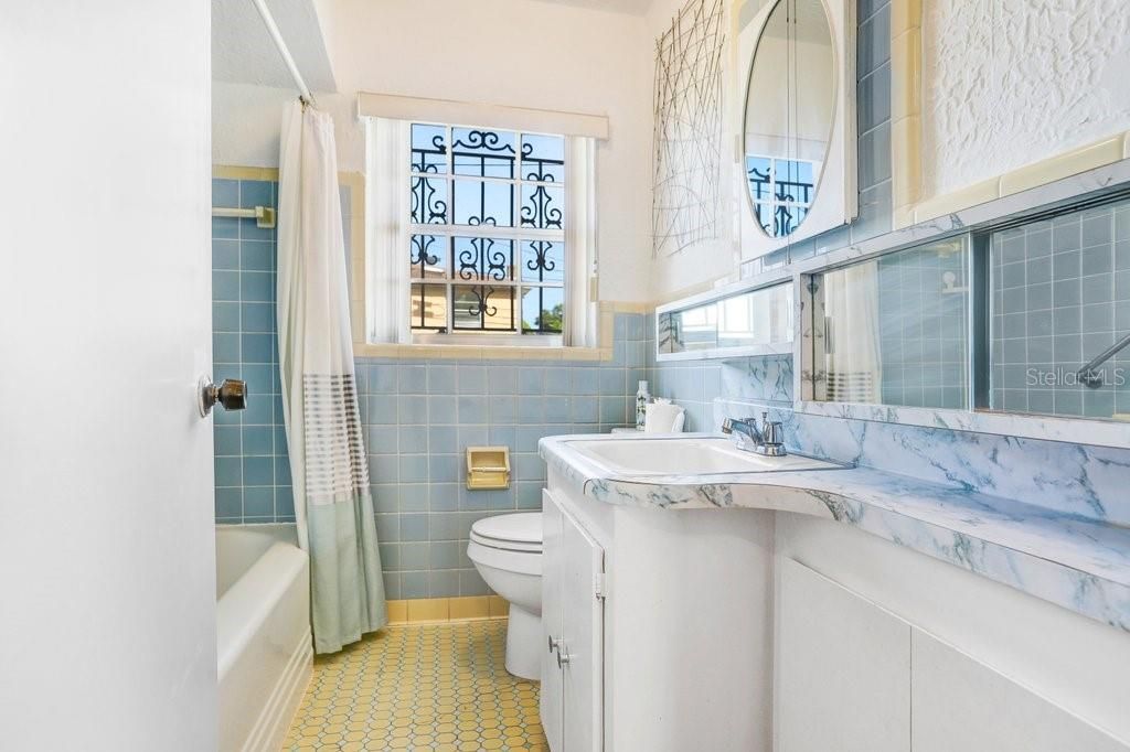 Под контрактом: $427,000 (3 спален, 0 ванн, 1439 Квадратных фут)