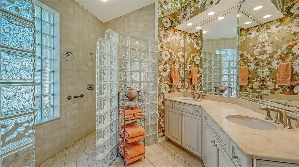 For Sale: $699,990 (2 beds, 2 baths, 1707 Square Feet)